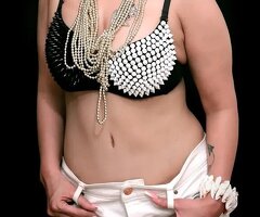 Avni Bhatia – Experienced Call Girls in Ghatanji | Easy Booking
